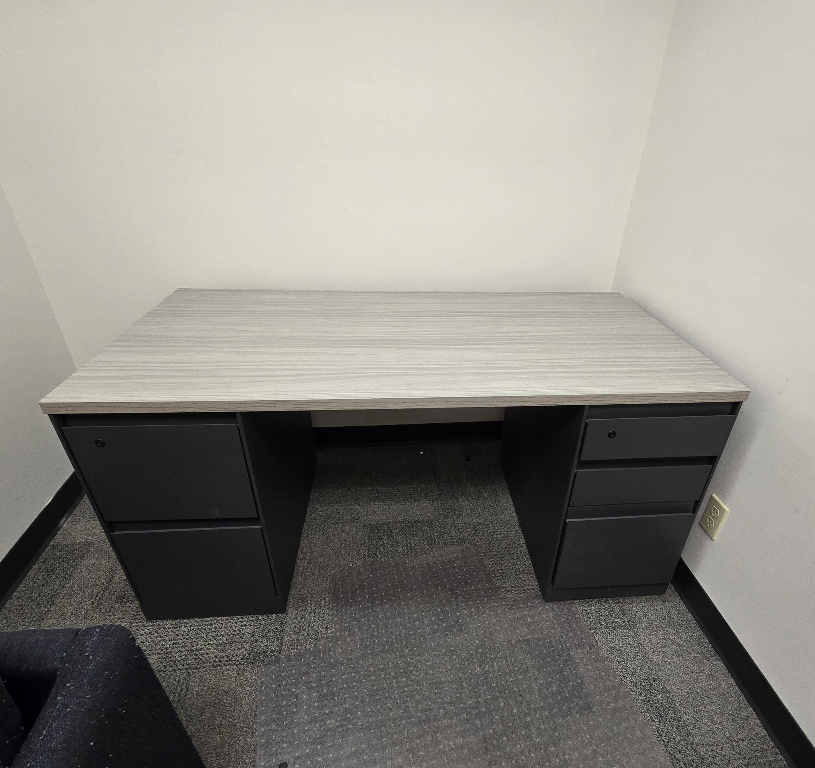 Single desk