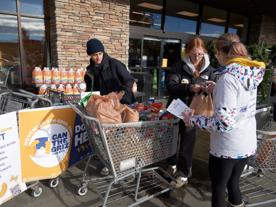 People loading food into a shopping cart | MSU photo by Kelly Gorham