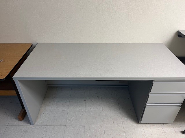 Single laminate desk